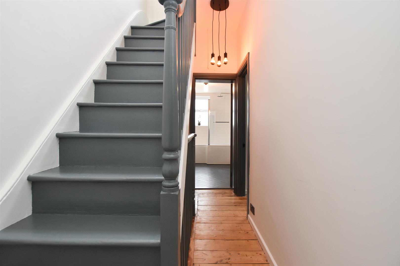 Brook St Ist flr landing